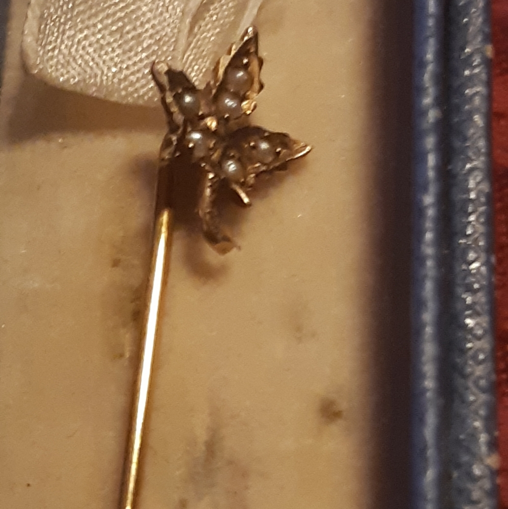 Vintage 10kt gold pearl stick pin